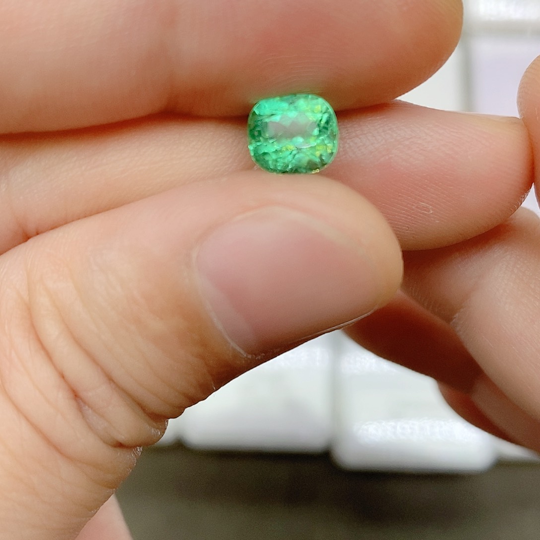 祖母绿裸石未镶嵌1.59ct哥伦比亚祖母绿吉尔德证