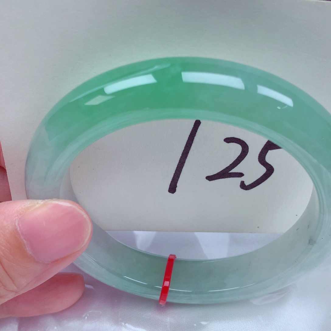 翡翠手镯未镶嵌翡翠