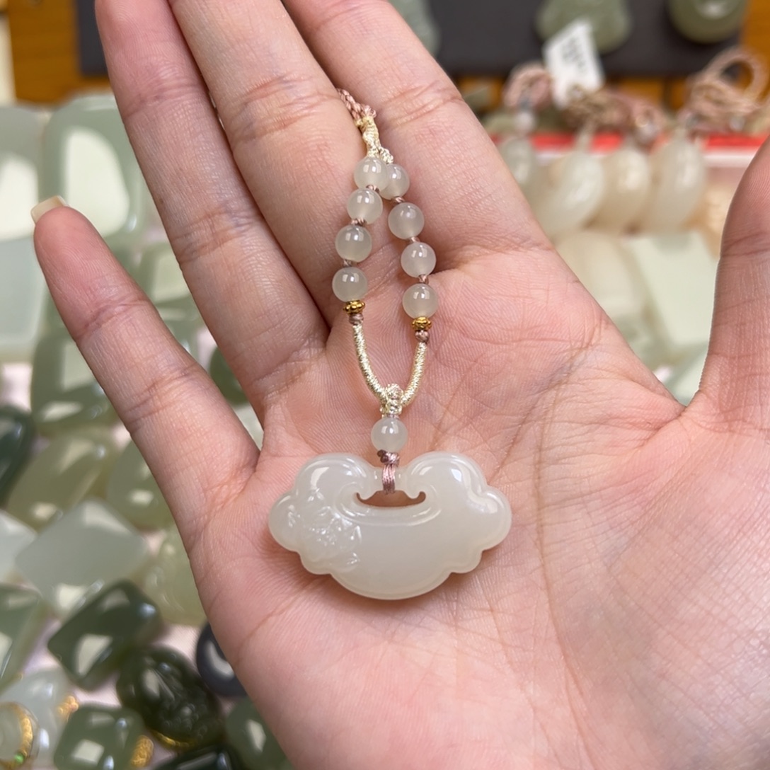 群***玉和田玉未镶嵌颈饰