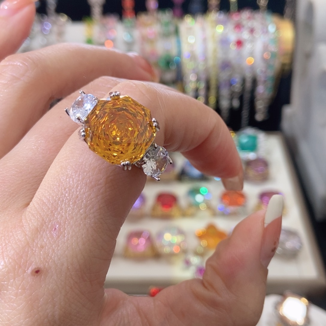 66锆石（处理）戒指