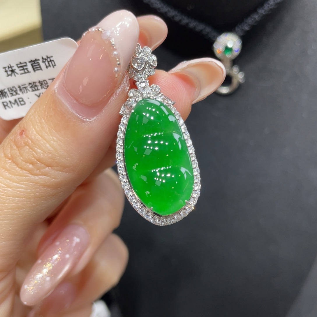 翡翠颈饰18K金镶嵌天然缅甸翡翠a货