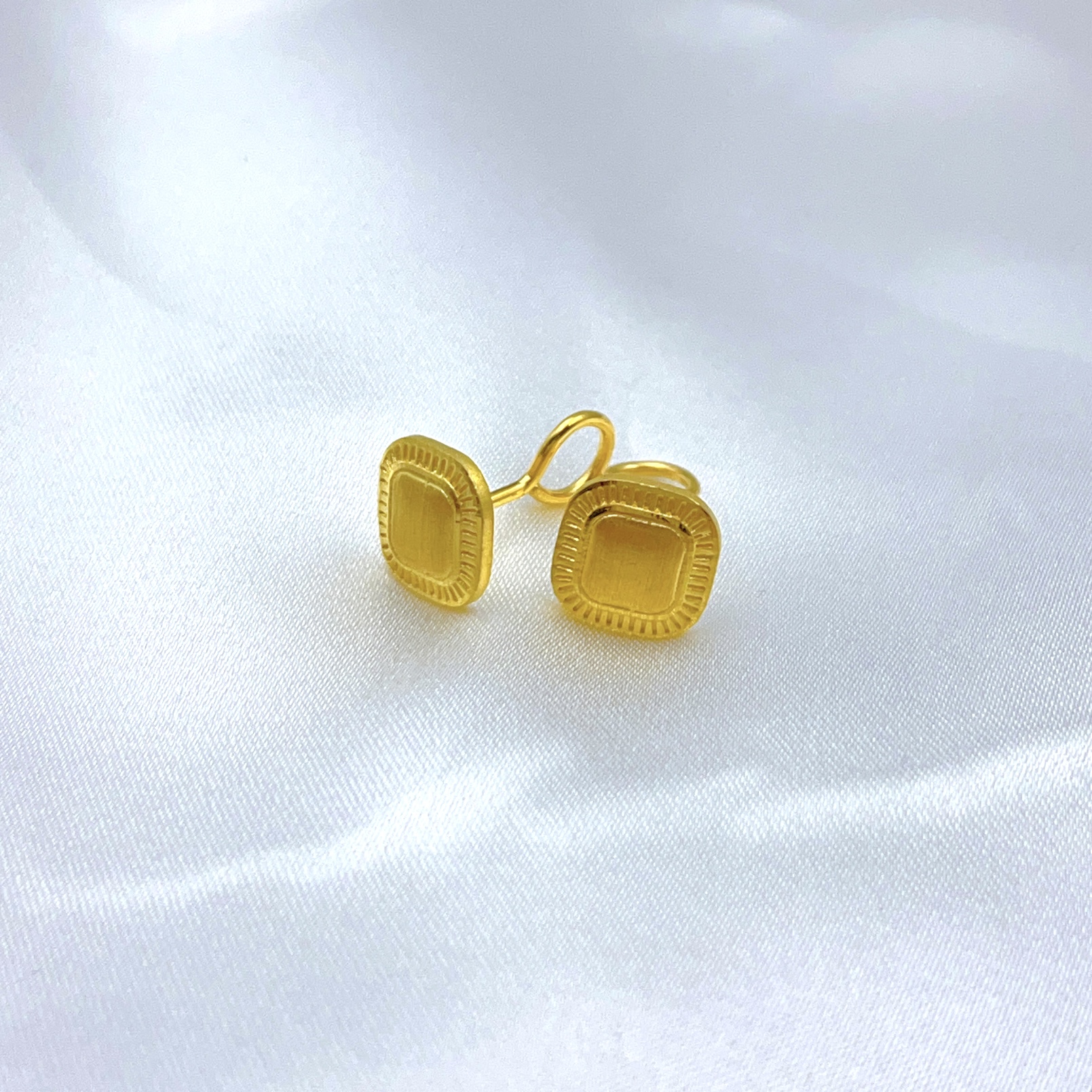 SUNFEEL/赛菲尔黄金足金999方形拉丝黄金耳钉百搭流行过年