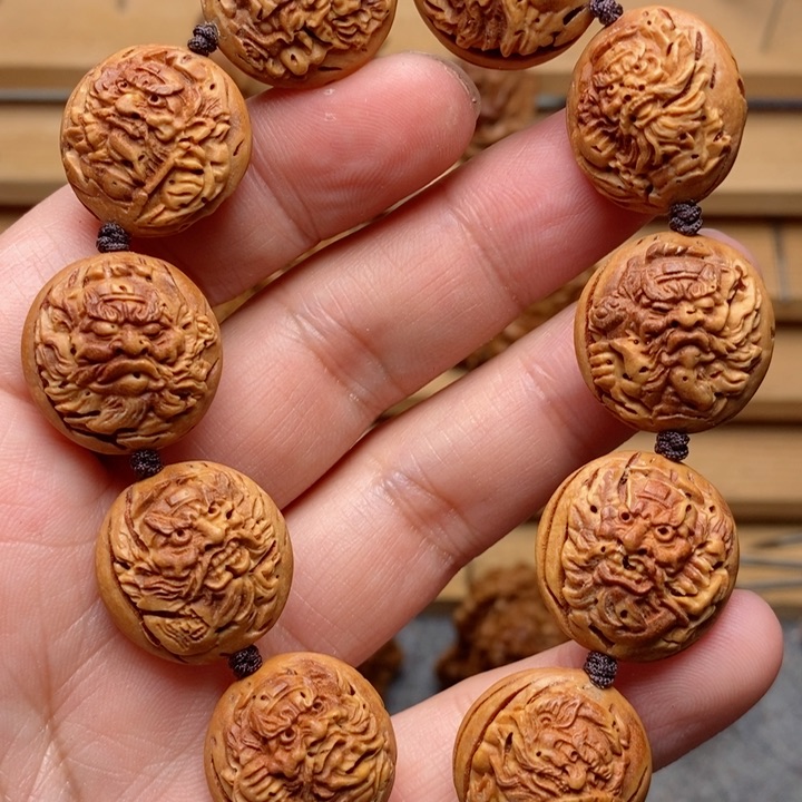 桃核雕刻钟馗手串