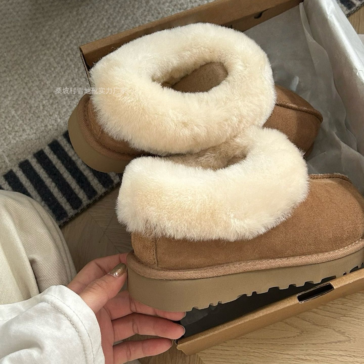 塔次特薄底时尚雪地靴女桑坡冬季加厚加绒保暖短筒羊皮毛一体棉鞋