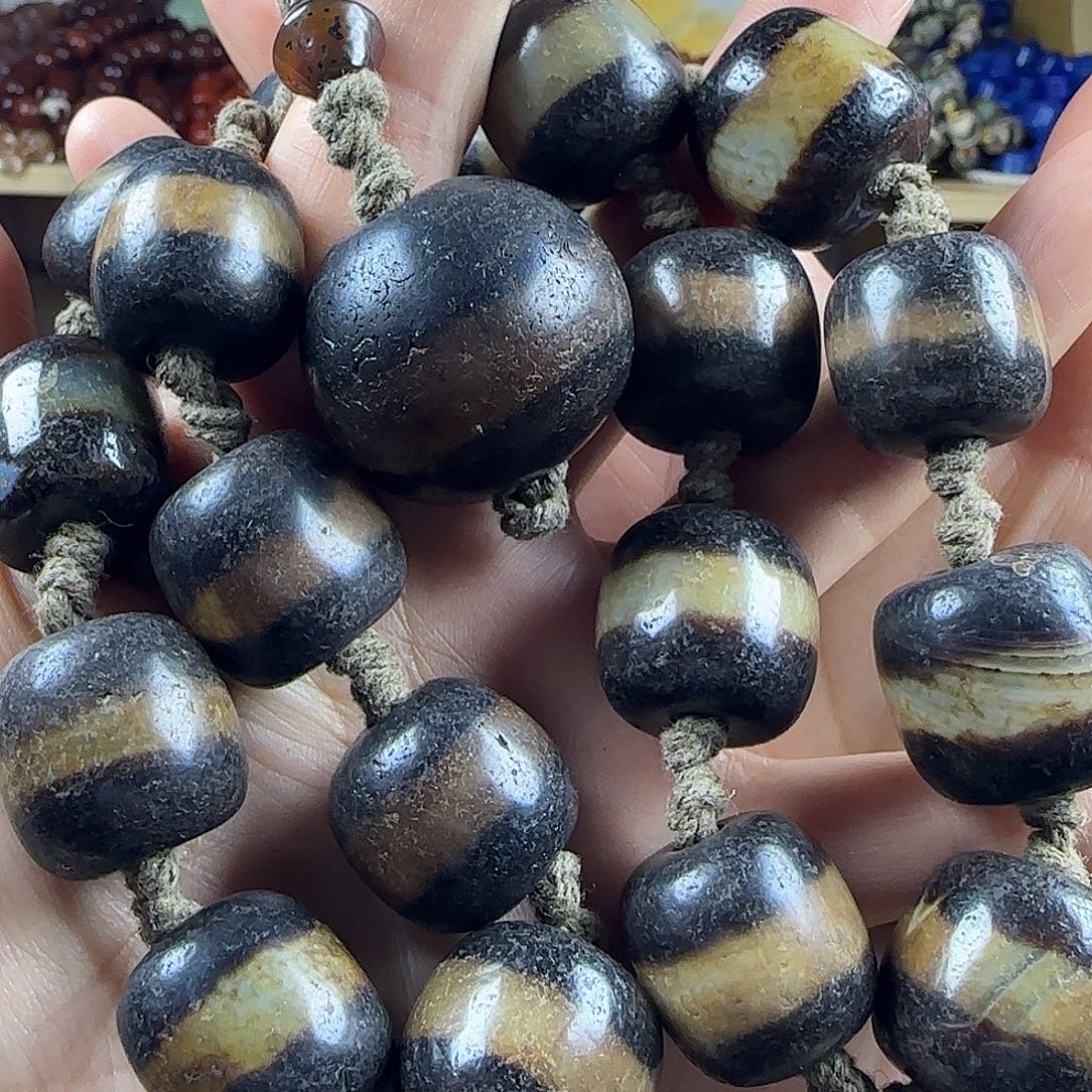 是***啊玛瑙/玉髓未镶嵌车挂