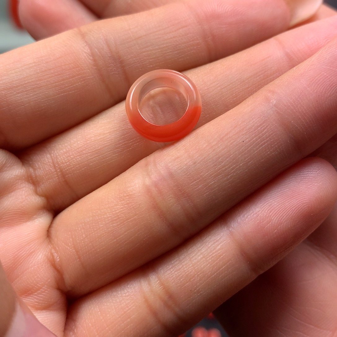 未镶嵌跑环内经8.3m 南红玛瑙