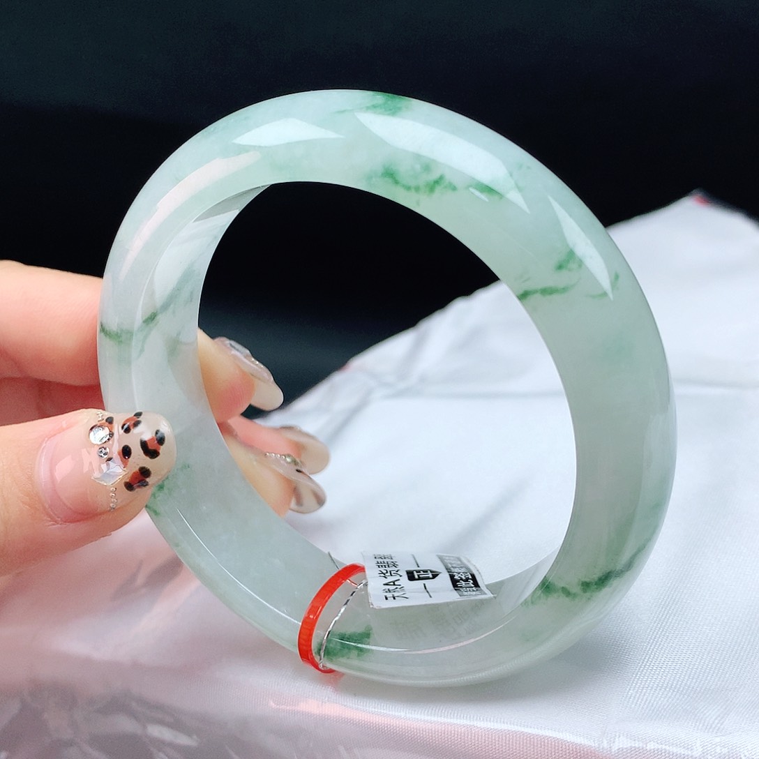 翡翠手镯未镶嵌58轮胎