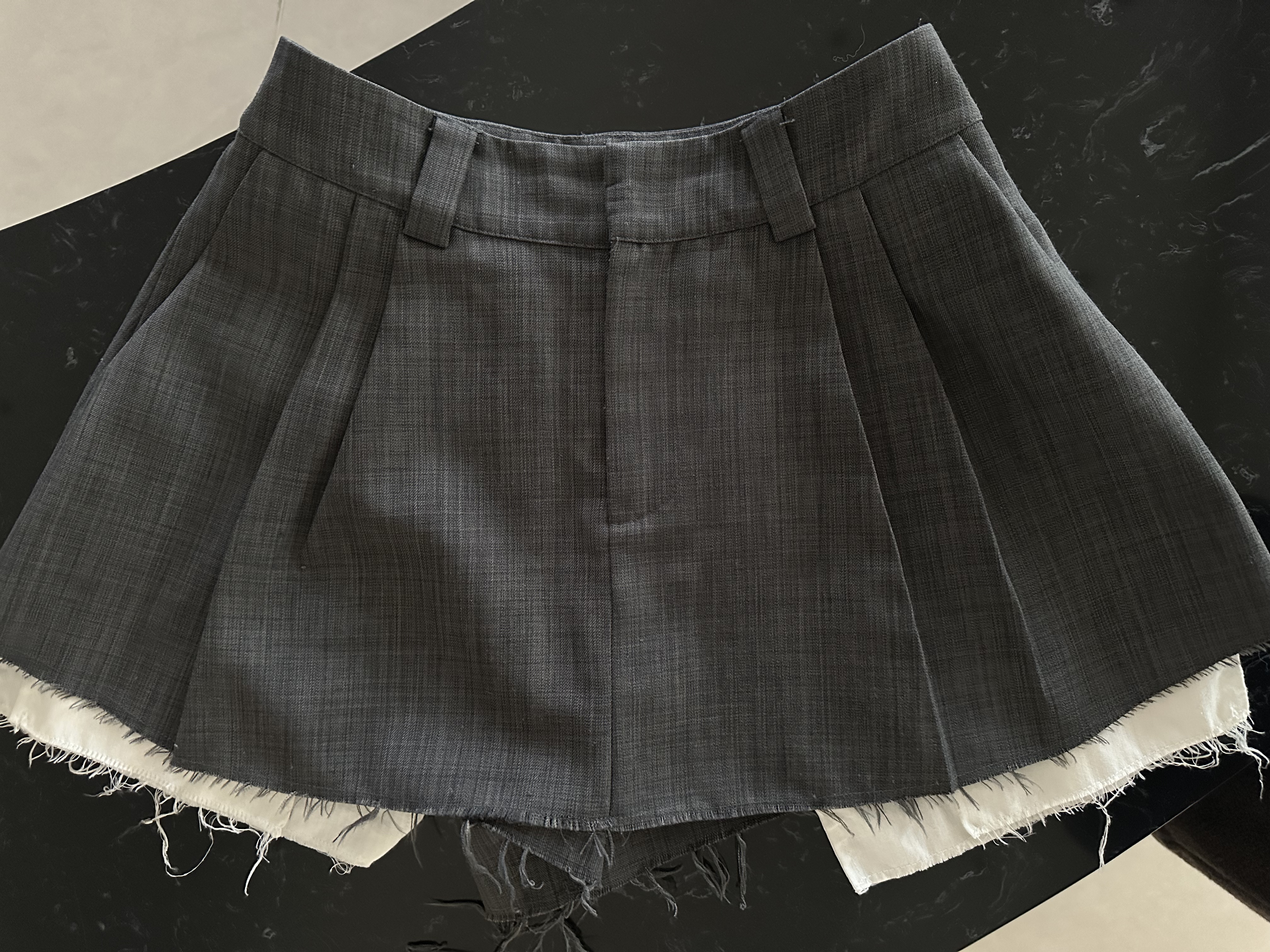 高阶时髦搭配神裤立体有型MIU风毛边西装短裤