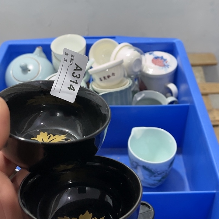 幼***：瓷片默认微瑕瓷器、茶具、壶、摆件，介意勿拍 