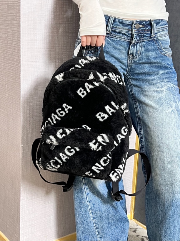 95新 Balenciaga/巴黎世家 黑白泰迪毛双肩包