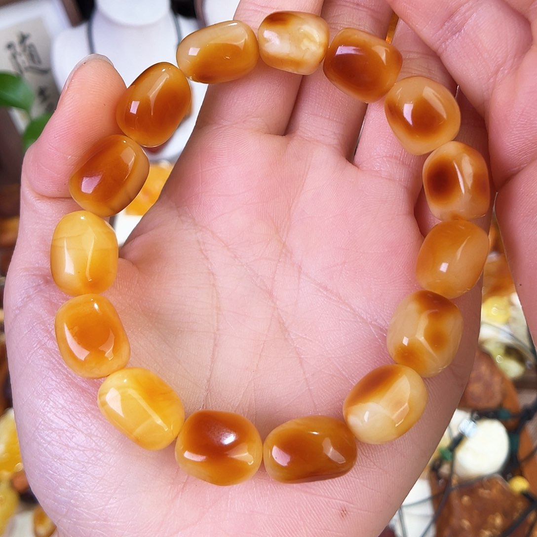 琥珀珠宝奇石未镶嵌，