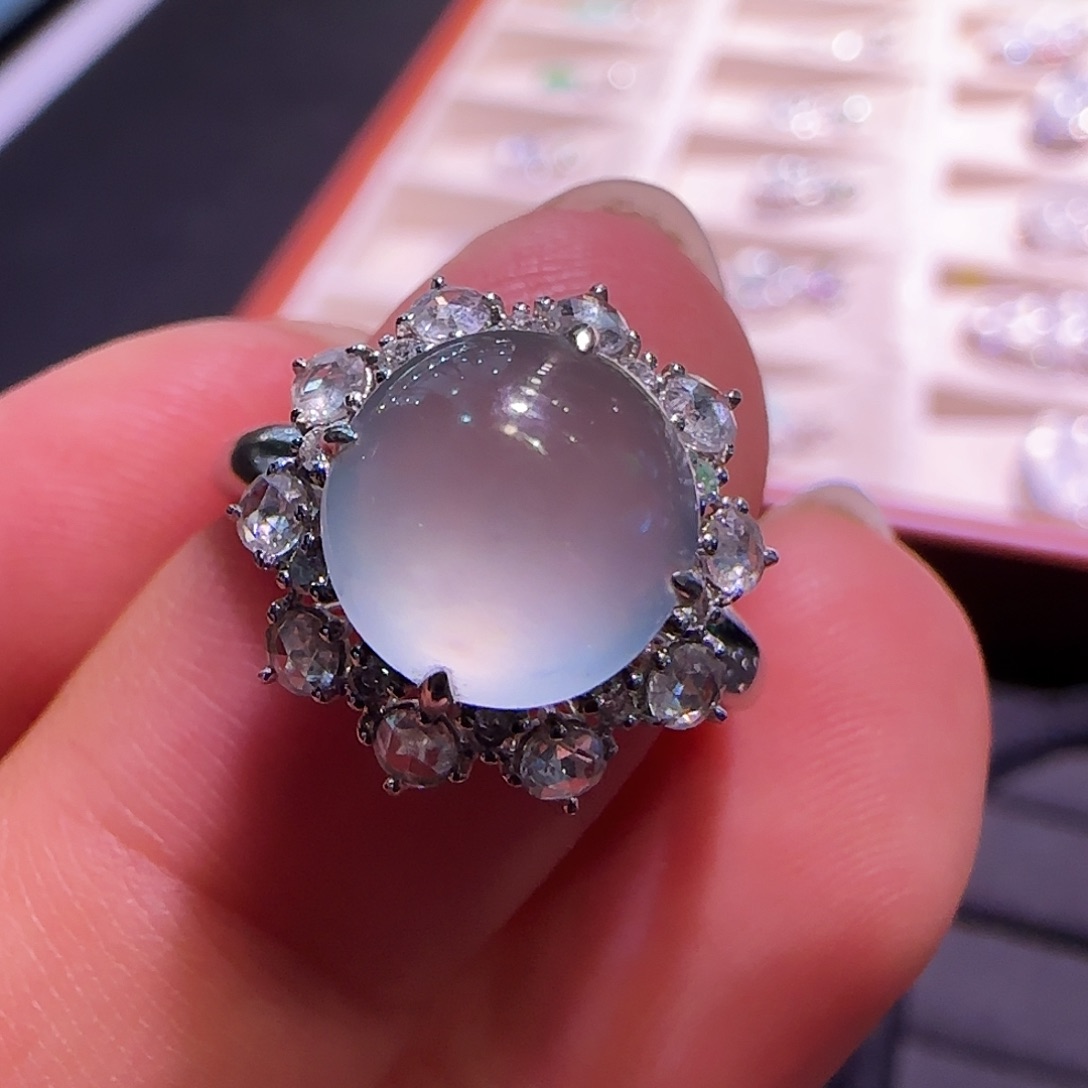 翡翠18K金镶嵌戒指