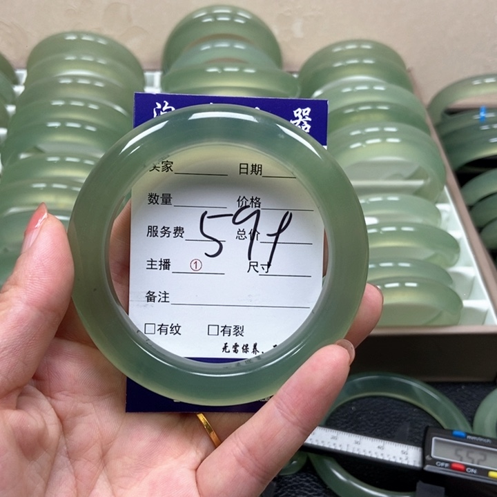 蛇纹石玉未镶嵌手镯骏*哥