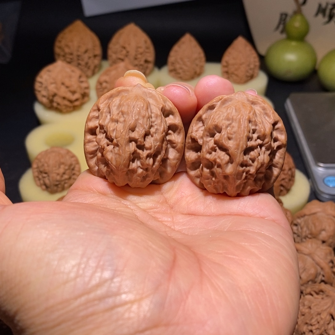 文玩核桃吊坠野狼37