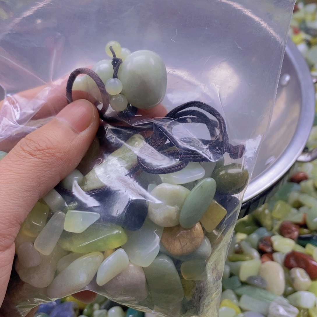 未镶嵌岫玉鱼缸石