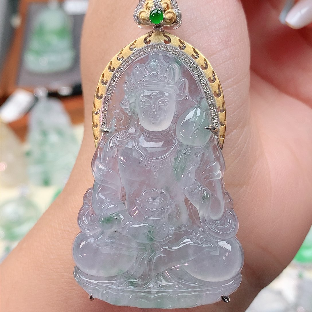 颈饰18K金镶嵌翡翠观音