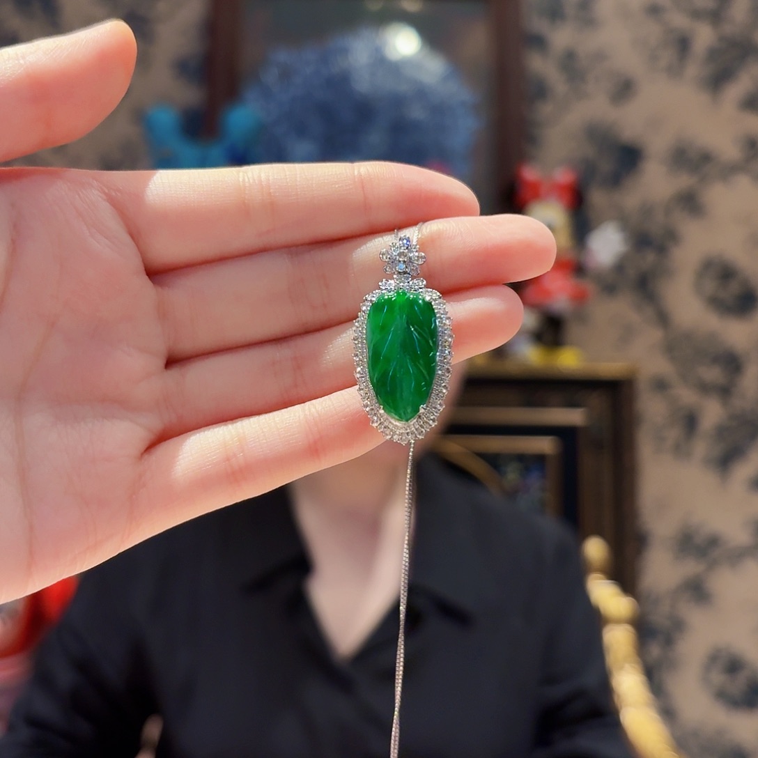 翡翠18K金镶嵌吊坠(赠链)