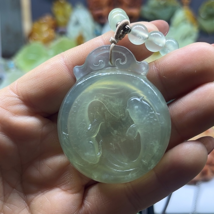 蛇纹石玉未镶嵌颈饰