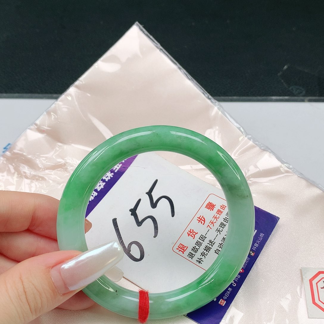 翡翠手镯（圆镯）未镶嵌0**8