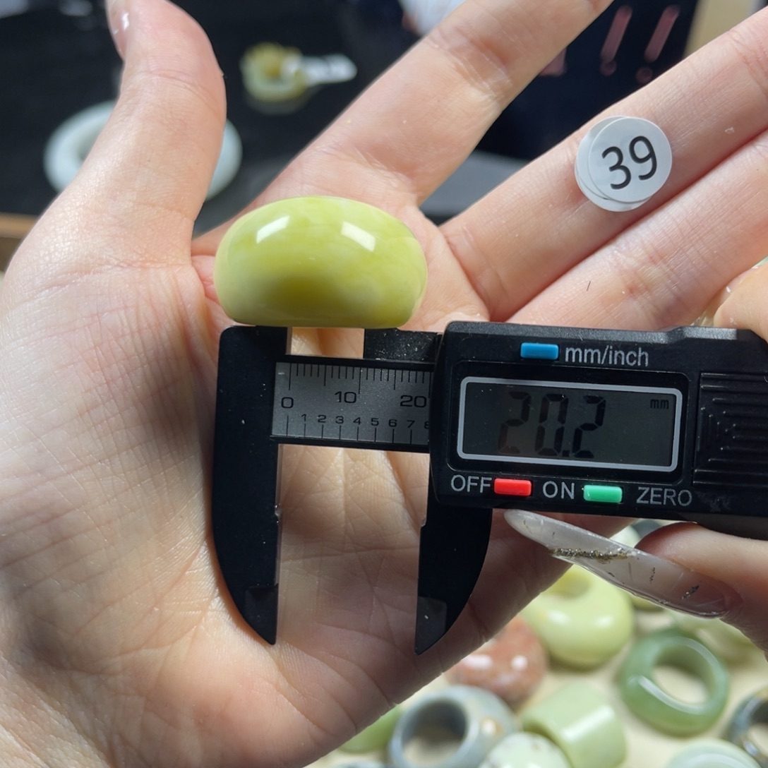 重****蛇纹石玉未镶嵌戒指