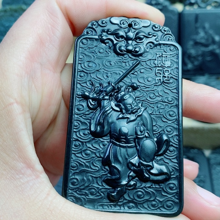 和田玉（青玉）未镶嵌颈饰双面雕刻