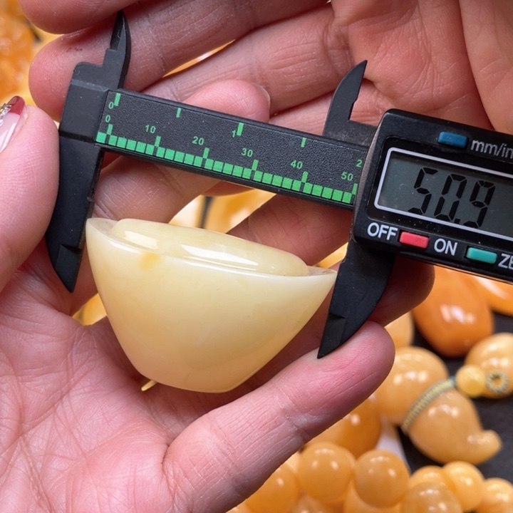 蜜蜡裸石未镶嵌蜜蜡元宝重21.8克