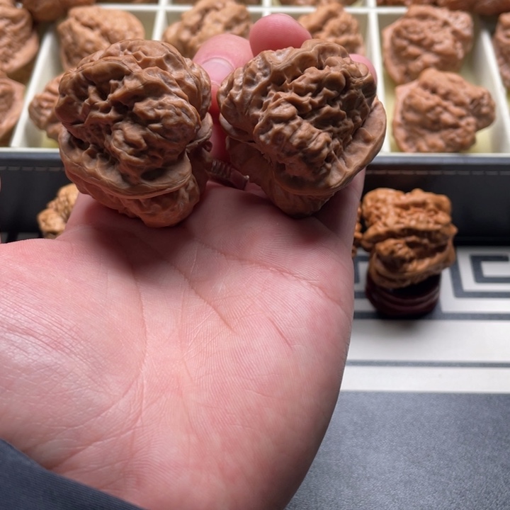 绾***绾文玩核桃吊坠蛤蟆头