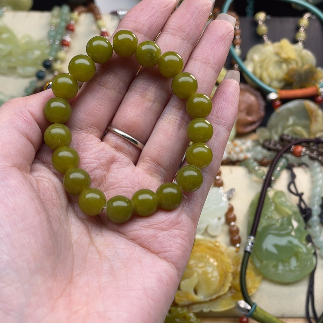 蛇纹石玉颈饰未镶嵌