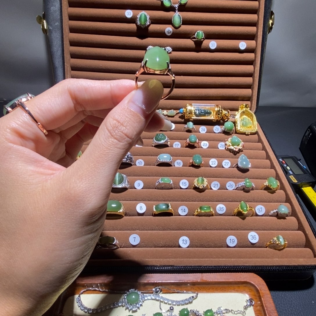 宝***儿和田玉未镶嵌戒指