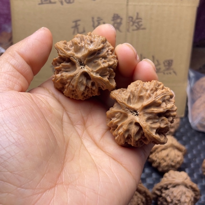 2***1文玩核桃吊坠苹果和蛤蟆不退不换