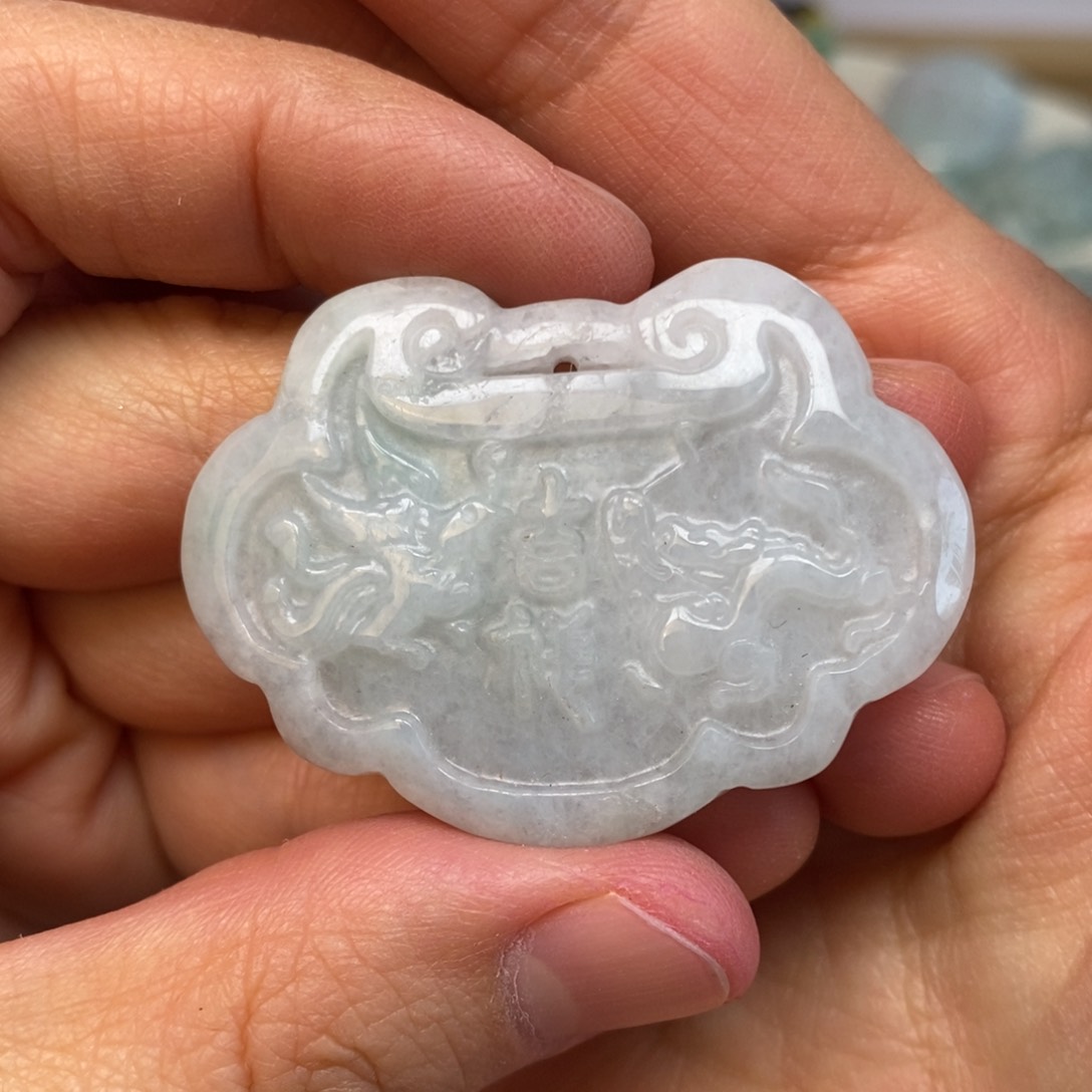 翡翠颈饰未镶嵌锁