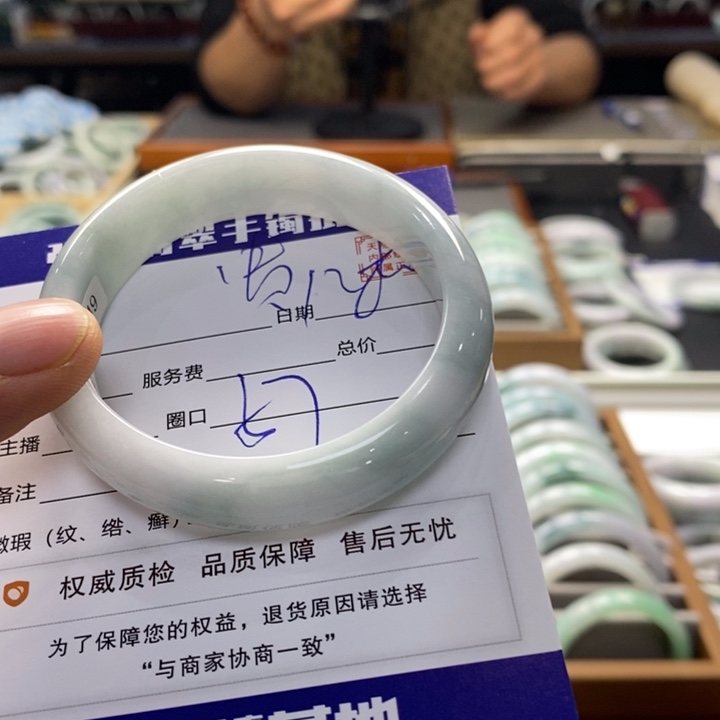 翡翠手镯未镶嵌翡翠手镯未镶嵌