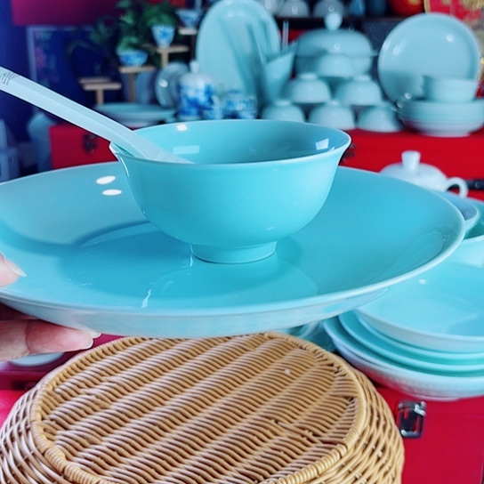 青瓷六个4.75碗两个十英寸盘