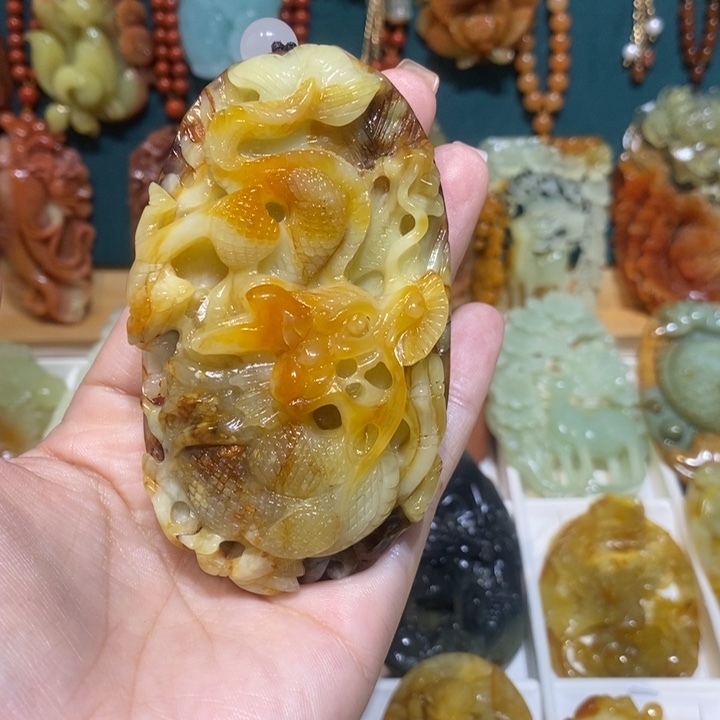 幸***星蛇纹石玉未镶嵌颈饰