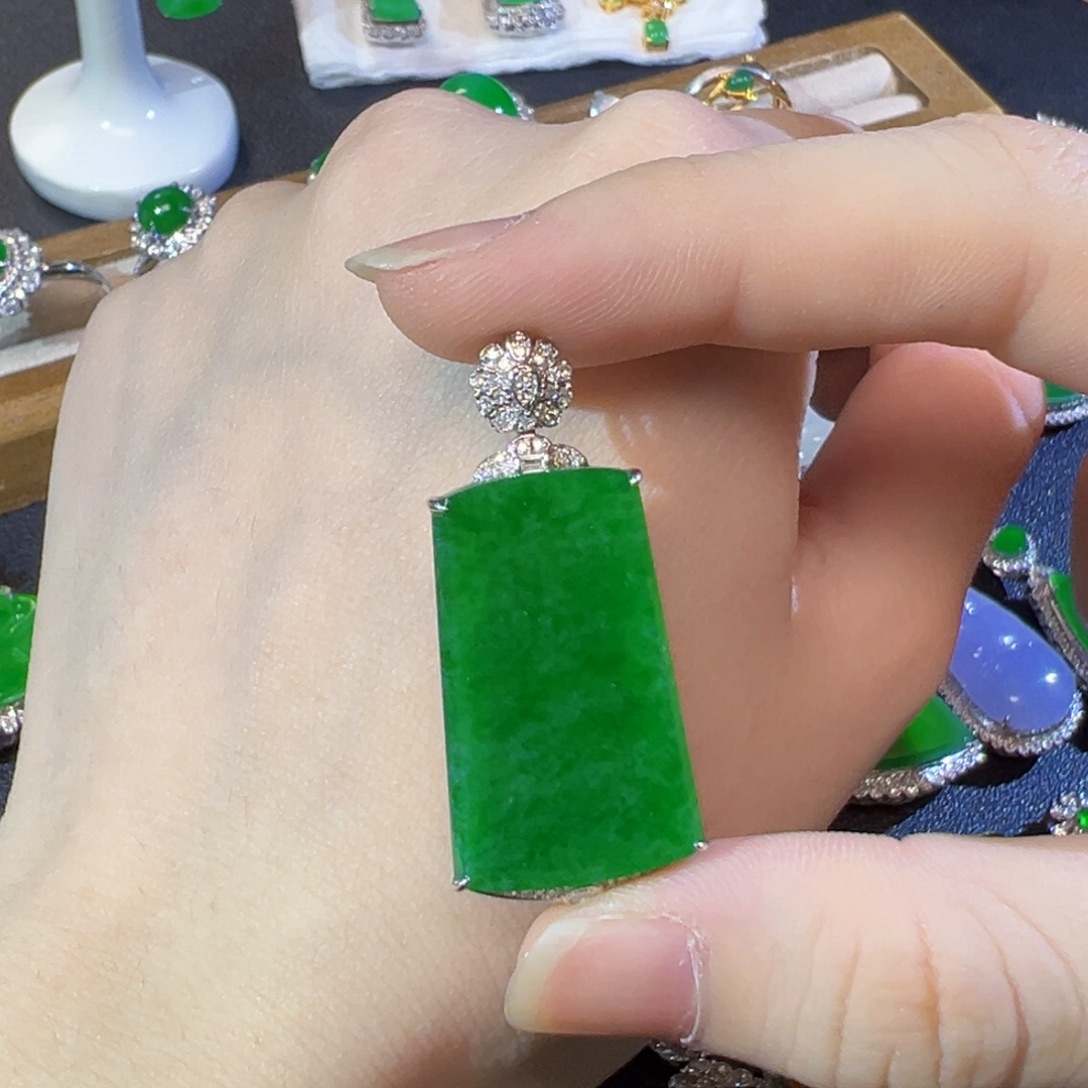 翡翠18K金镶嵌吊坠(不含链)