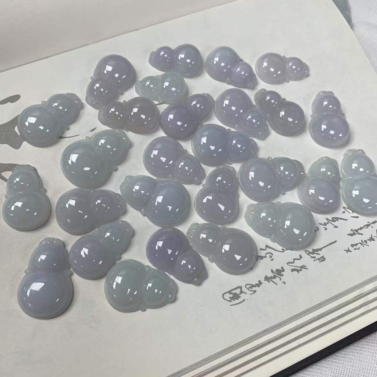 缅甸天然A货翡翠淡色时尚气质精致百塔翡翠葫芦玉坠-多样性发其一