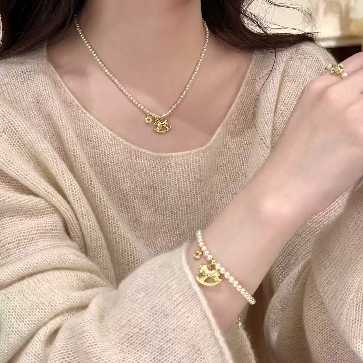 铜合金仿珍珠手链 马上有钱碎冰冰小马钱币手链精美百搭