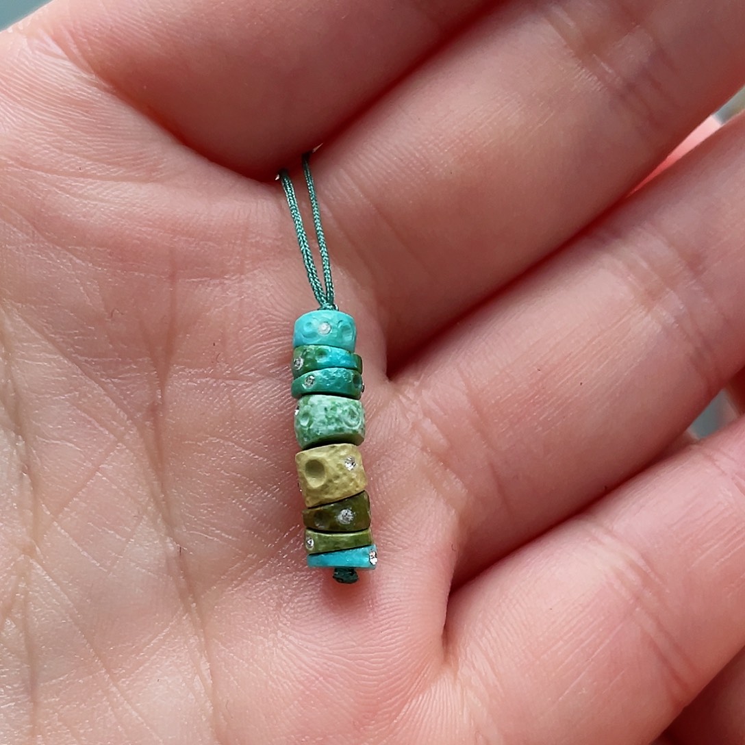 绿松石颈饰未镶嵌