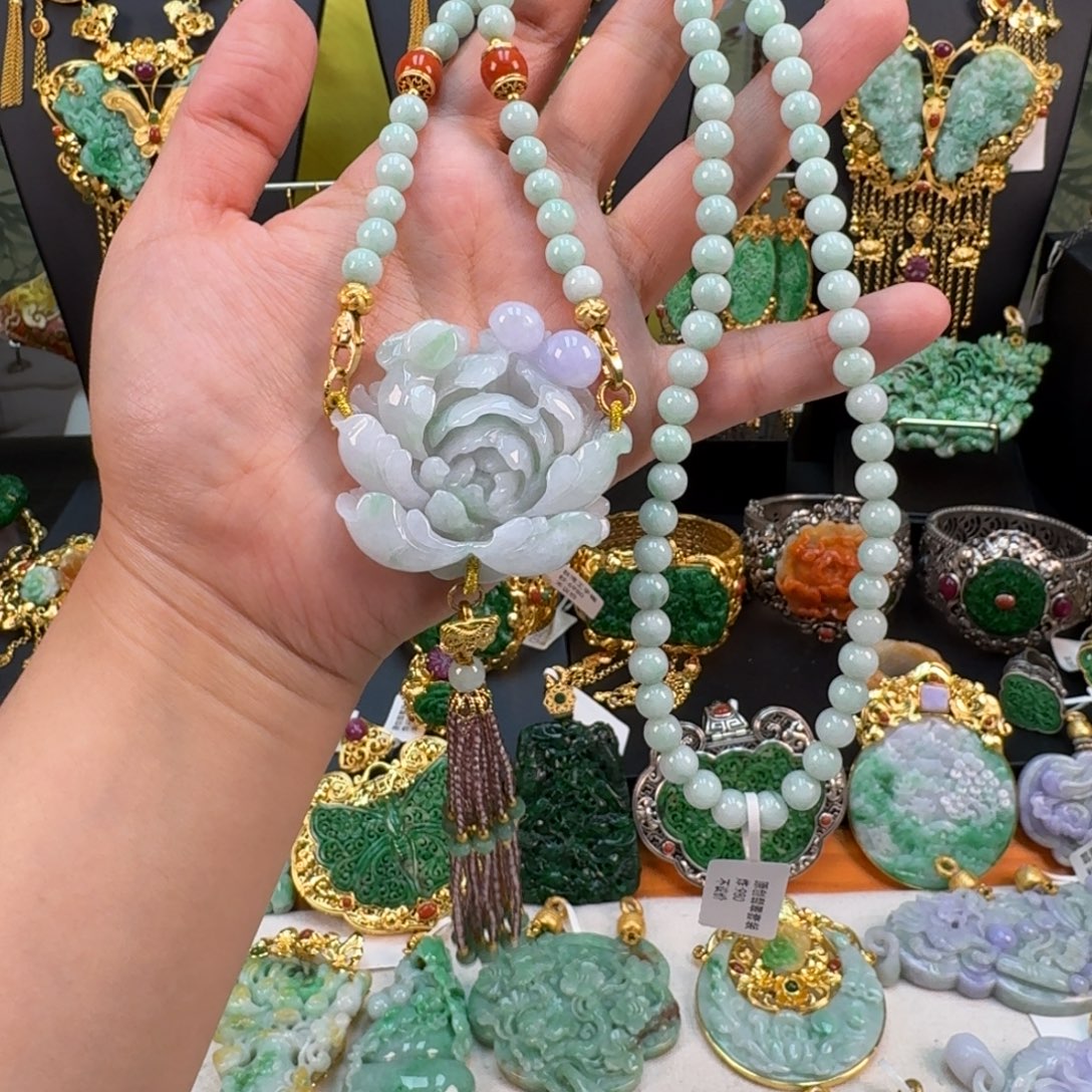 翡翠未镶嵌颈饰吊坠 炸价