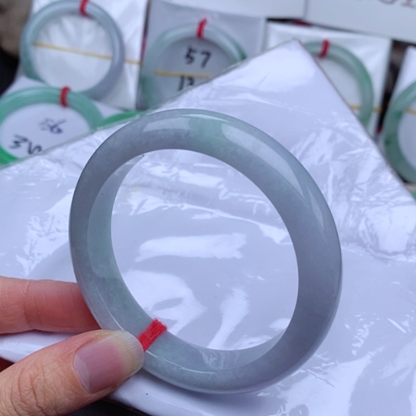 【闪购商品】翡翠手镯未镶嵌            特价正圈56春彩