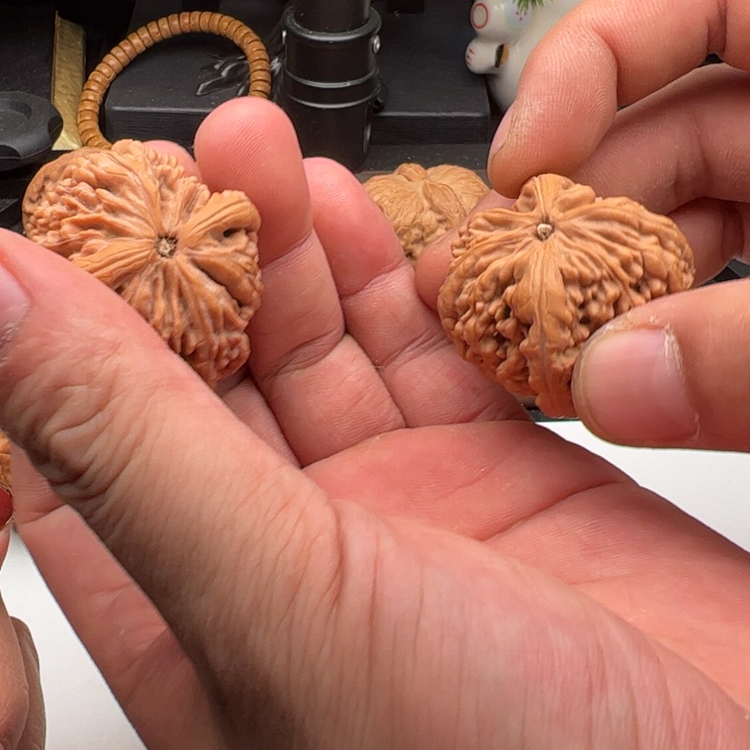 文玩核桃吊坠滢虎头王40