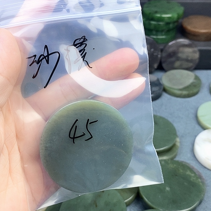 和田玉未镶嵌珠宝半成品沙**暴