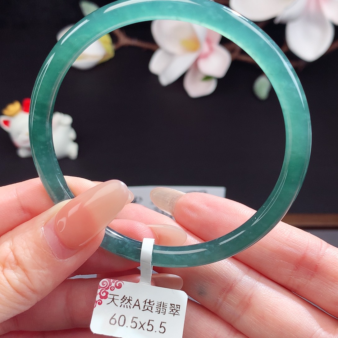 翡翠手镯（圆镯）未镶嵌