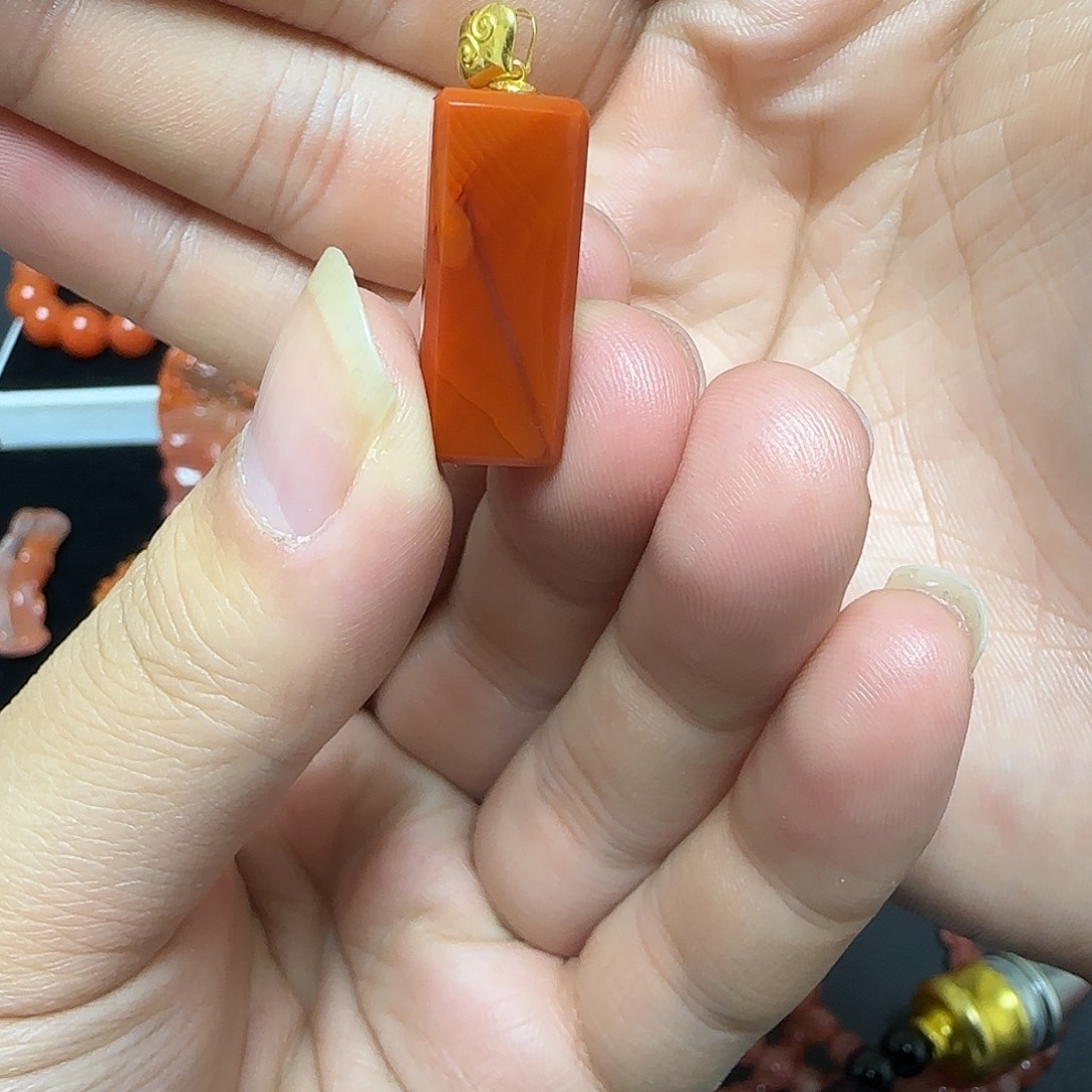 南红玛瑙18K金镶嵌颈饰