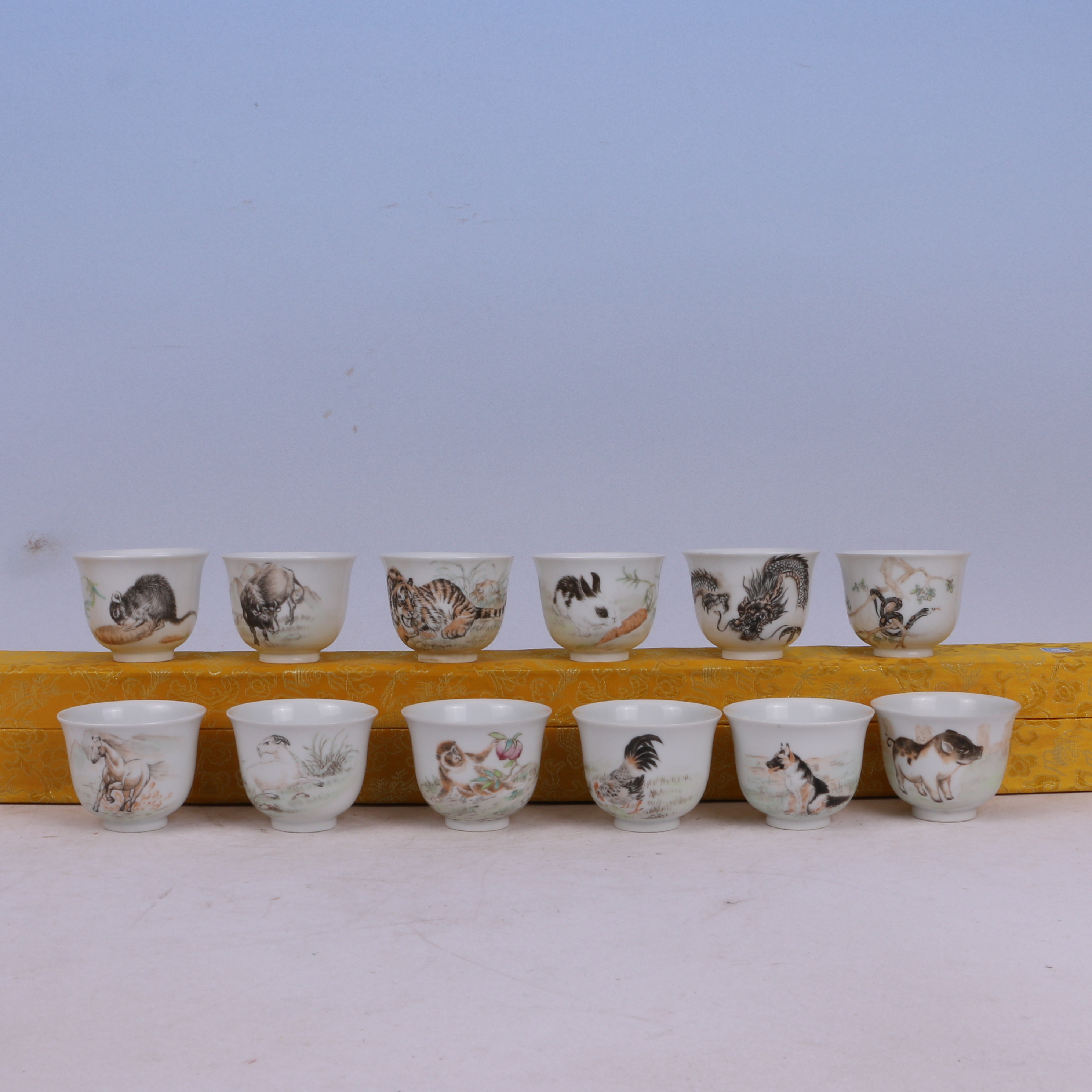 147   民国   粉彩十二生肖杯