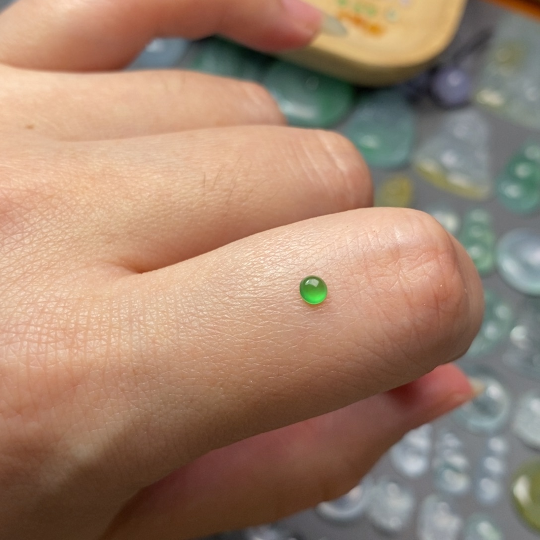 做****翡翠未镶嵌颈饰翡翠