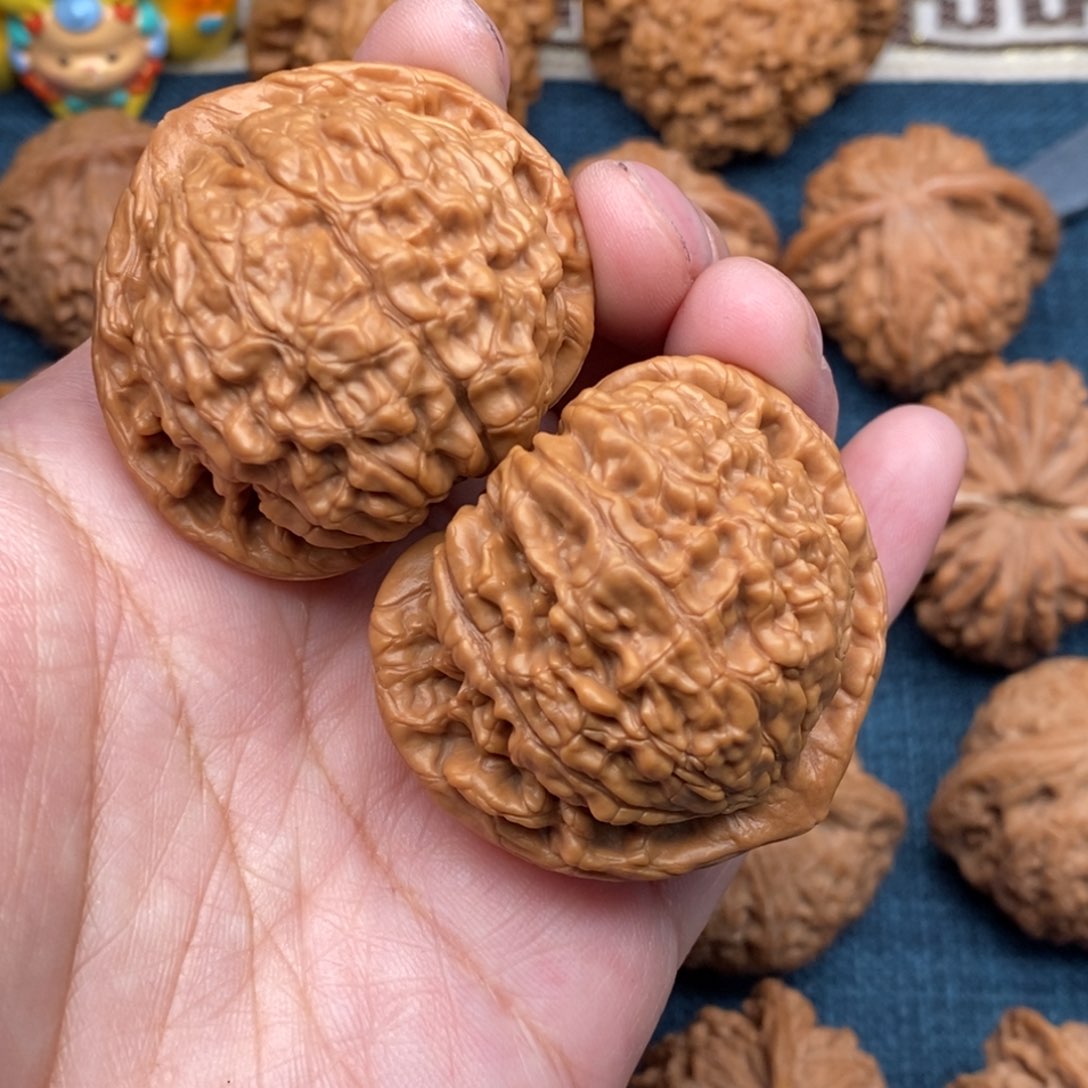 文玩核桃把件43.5爆肉官帽全品