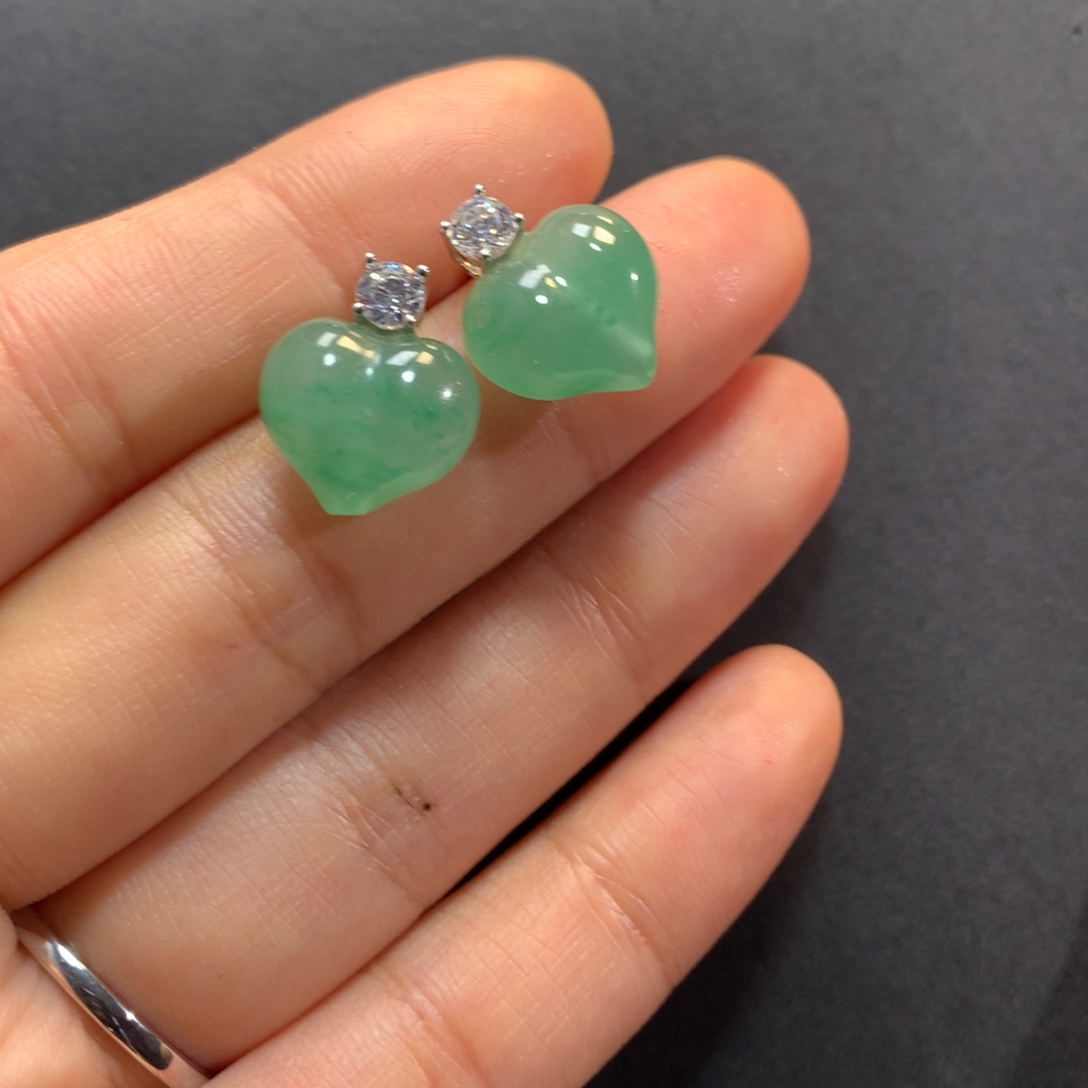 茜***石英质玉（非洲翠）银S925镶嵌耳钉