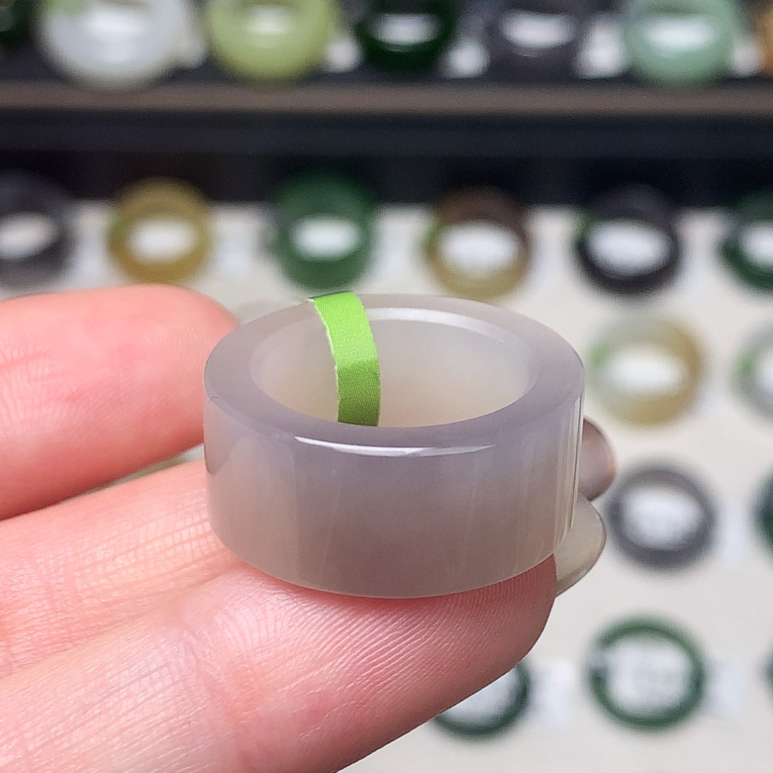 未镶嵌戒指和田玉