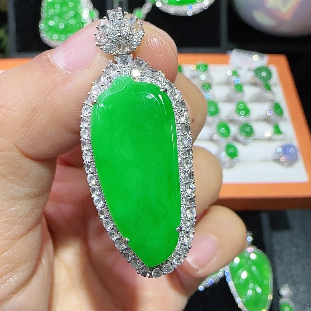 翡翠吊坠(不含链)18K金镶嵌